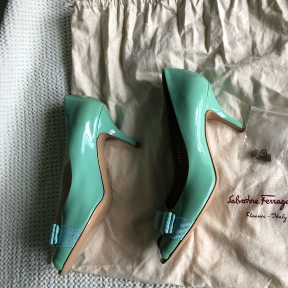 NEW Salvatore Ferragamo Patent Bow Peep Toe Pump Heels, Made in Italy - Picture 2 of 10